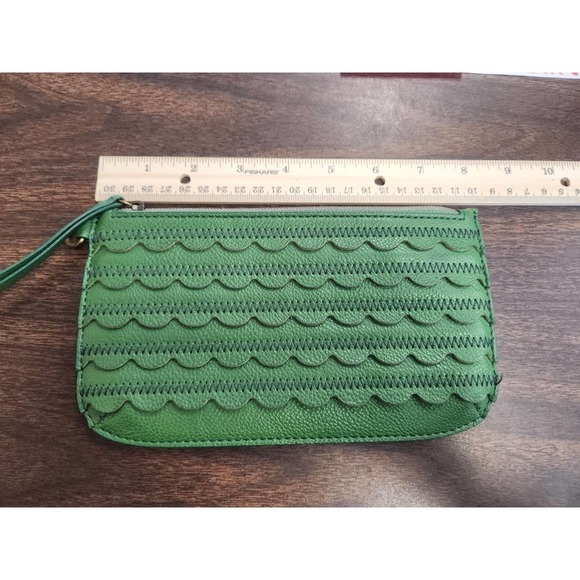 Relic Green Clutch‎ with Wavy Design - Picture 2 of 4